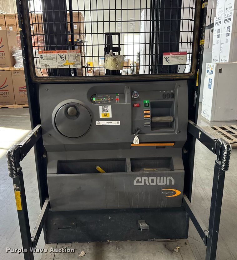 image for item DH9968 2015 Crown SP3520-30 order picker