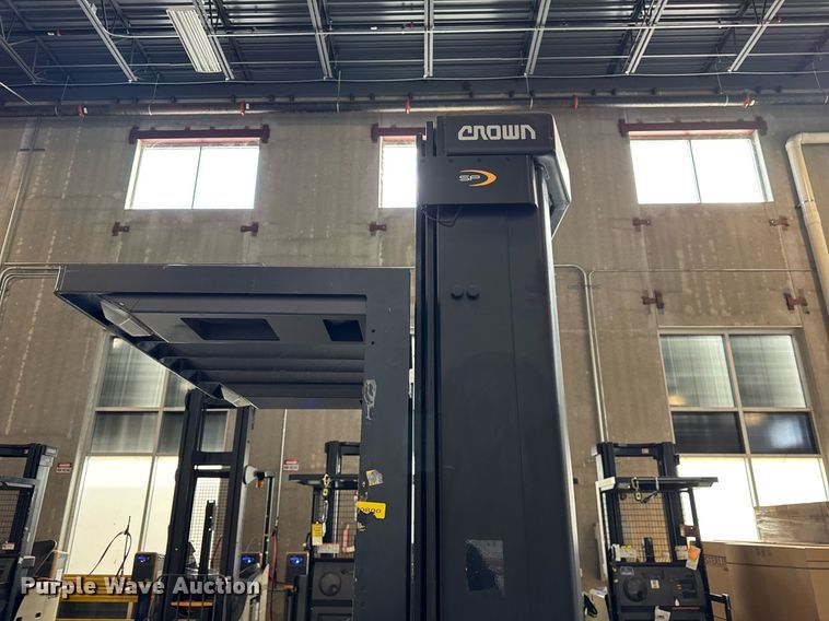 image for item DH9968 2015 Crown SP3520-30 order picker