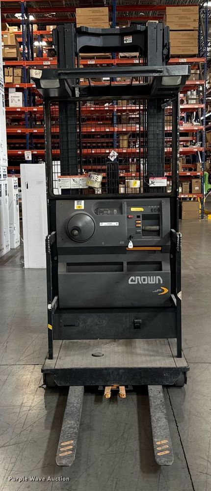 image for item DH9969 2016 Crown SP3520-30 order picker