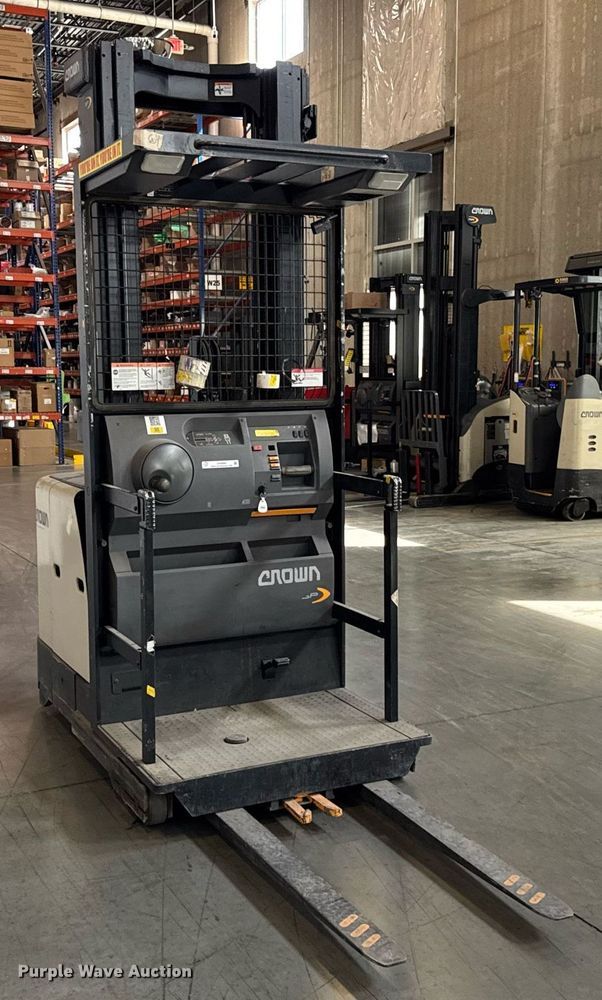 image for item DH9969 2016 Crown SP3520-30 order picker