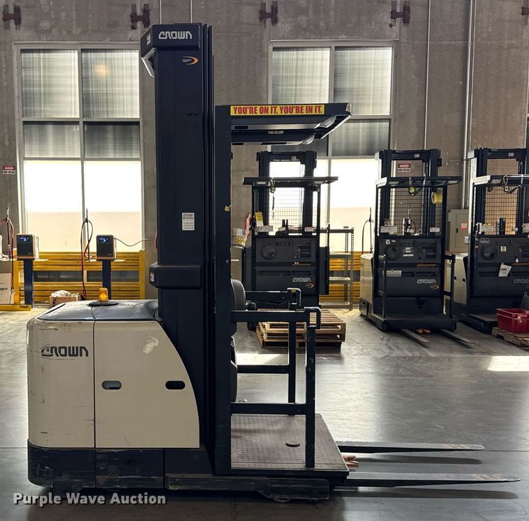 image for item DH9969 2016 Crown SP3520-30 order picker