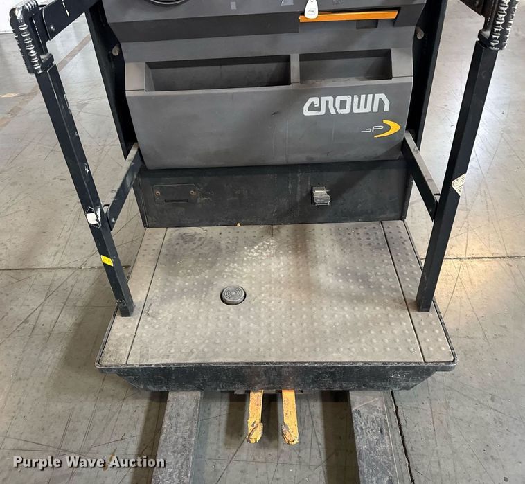 image for item DH9969 2016 Crown SP3520-30 order picker