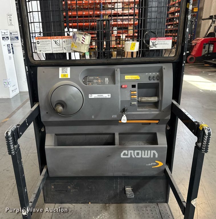 image for item DH9969 2016 Crown SP3520-30 order picker