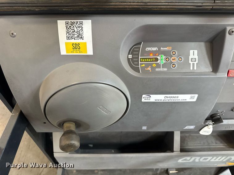 image for item DH9969 2016 Crown SP3520-30 order picker