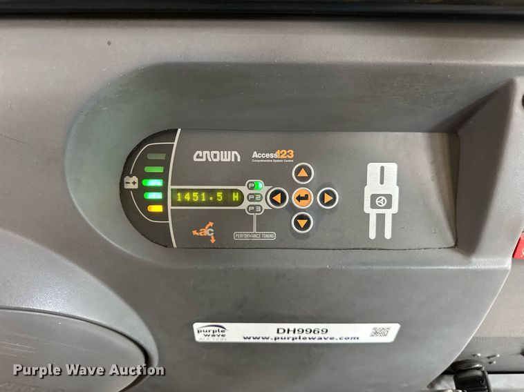 image for item DH9969 2016 Crown SP3520-30 order picker