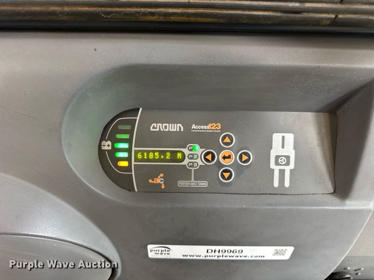 image for item DH9969 2016 Crown SP3520-30 order picker