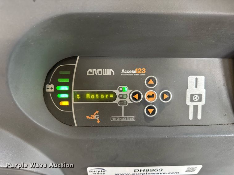 image for item DH9969 2016 Crown SP3520-30 order picker