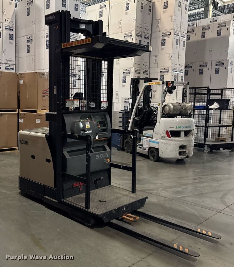 image for item DH9970 2016 Crown SP3520-30 order picker