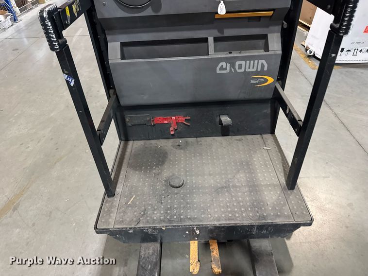 image for item DH9970 2016 Crown SP3520-30 order picker