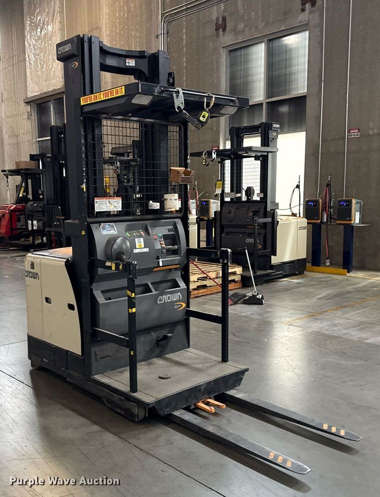 image for item DH9973 2016 Crown SP3520-30 order picker