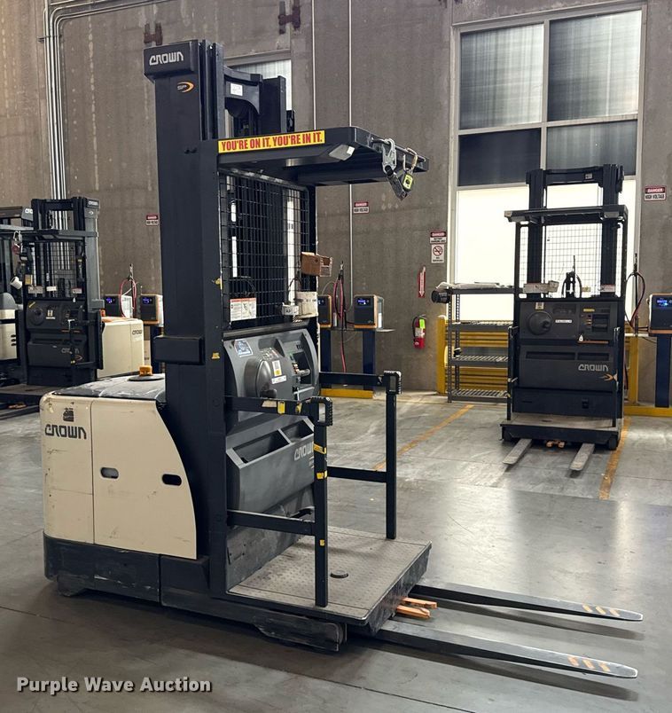 image for item DH9973 2016 Crown SP3520-30 order picker