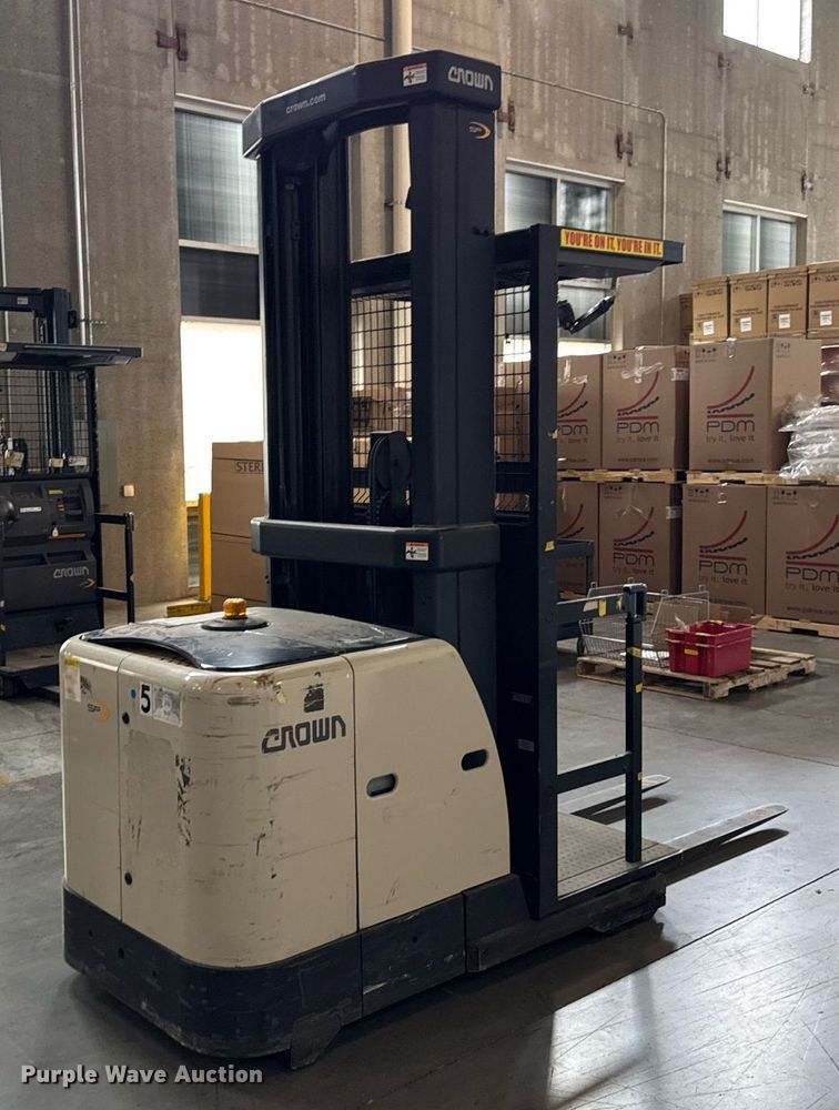 image for item DH9973 2016 Crown SP3520-30 order picker