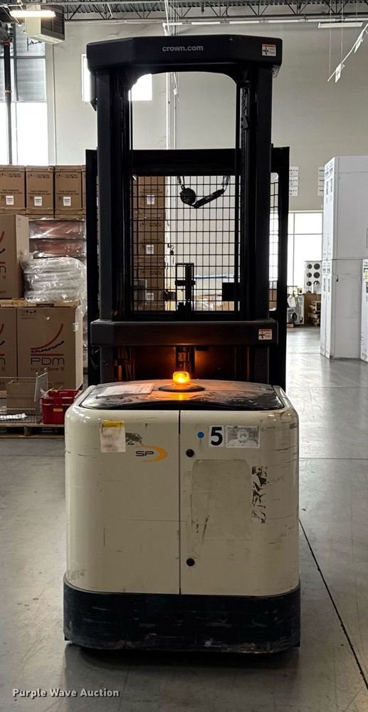 image for item DH9973 2016 Crown SP3520-30 order picker