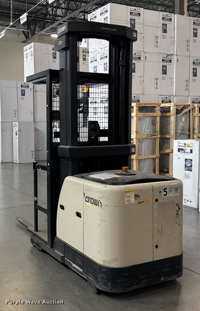 image for item DH9973 2016 Crown SP3520-30 order picker