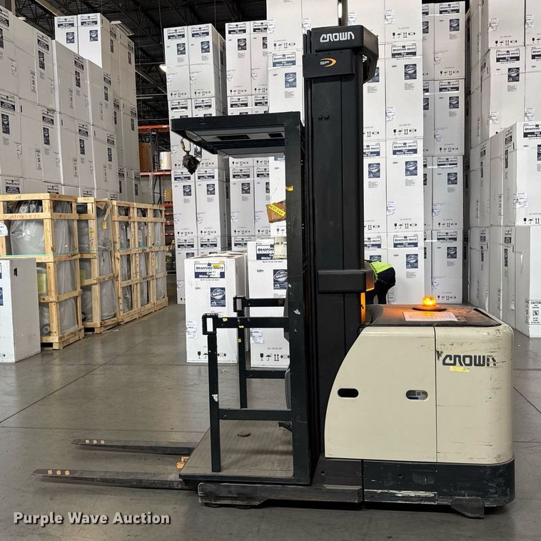 image for item DH9973 2016 Crown SP3520-30 order picker