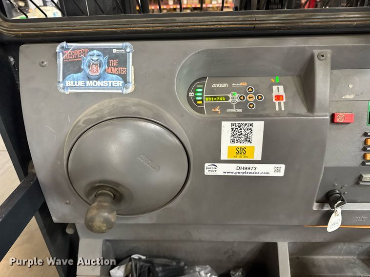 image for item DH9973 2016 Crown SP3520-30 order picker