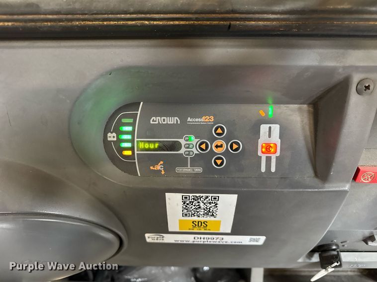 image for item DH9973 2016 Crown SP3520-30 order picker