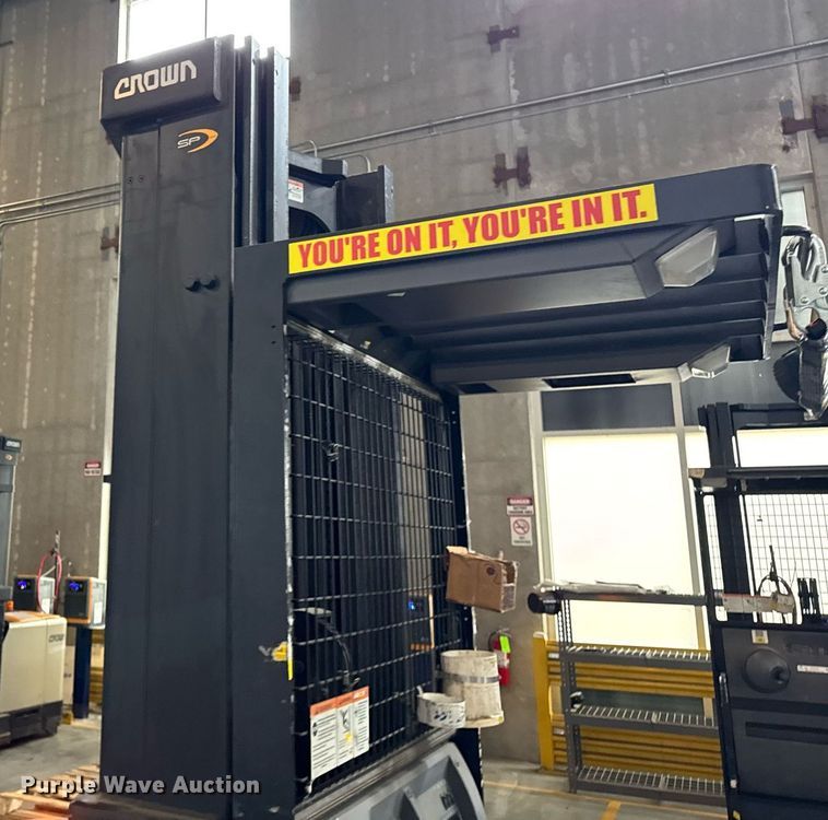 image for item DH9973 2016 Crown SP3520-30 order picker