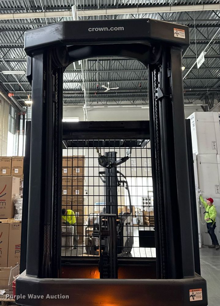 image for item DH9973 2016 Crown SP3520-30 order picker