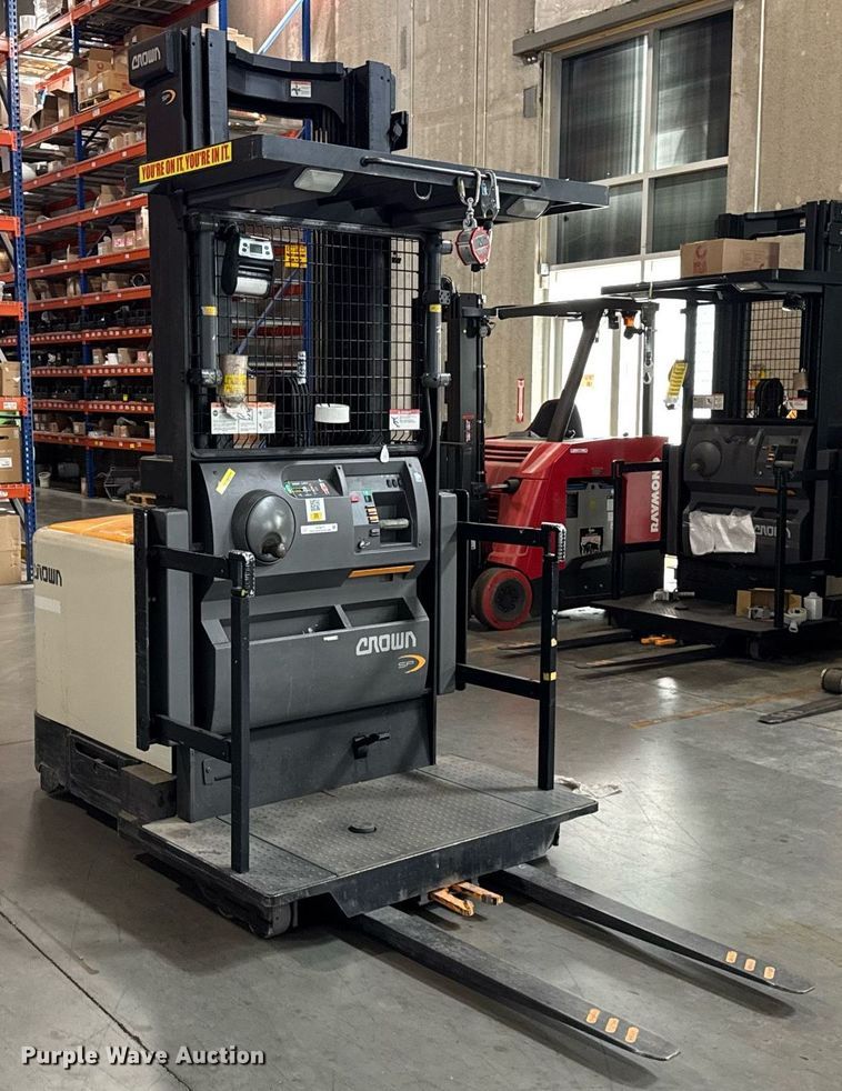 image for item DH9977 2017 Crown SP4020-30 order picker