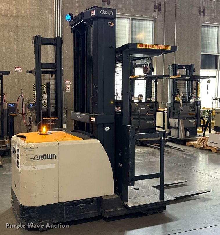 image for item DH9977 2017 Crown SP4020-30 order picker