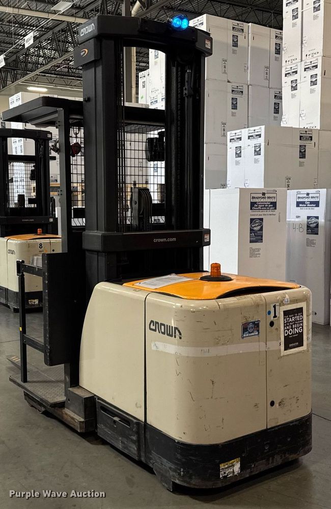 image for item DH9977 2017 Crown SP4020-30 order picker