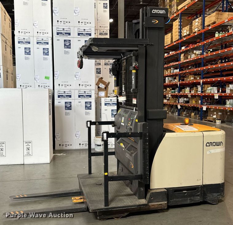 image for item DH9977 2017 Crown SP4020-30 order picker