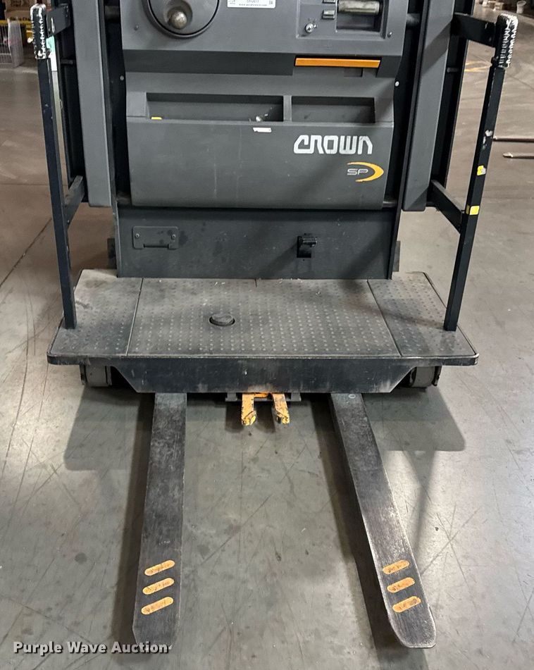 image for item DH9977 2017 Crown SP4020-30 order picker