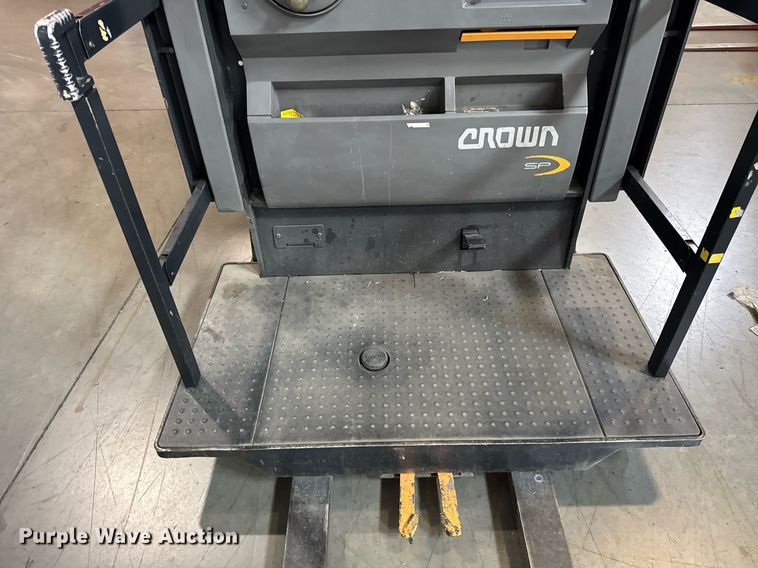 image for item DH9977 2017 Crown SP4020-30 order picker