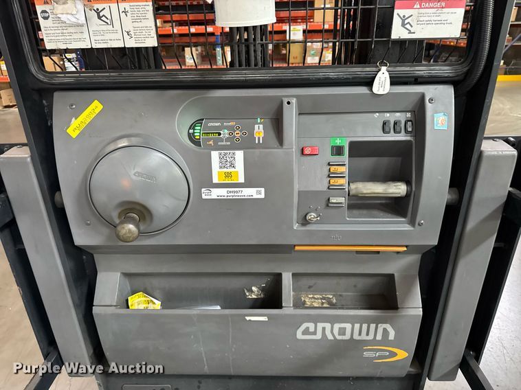 image for item DH9977 2017 Crown SP4020-30 order picker