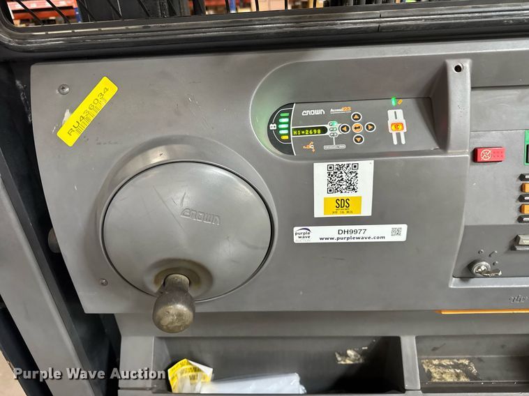 image for item DH9977 2017 Crown SP4020-30 order picker