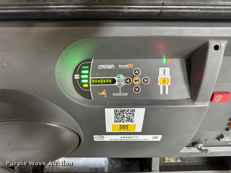 image for item DH9977 2017 Crown SP4020-30 order picker