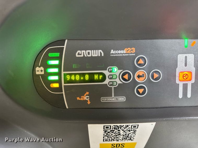 image for item DH9977 2017 Crown SP4020-30 order picker