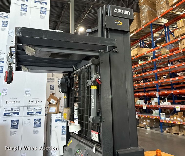 image for item DH9977 2017 Crown SP4020-30 order picker