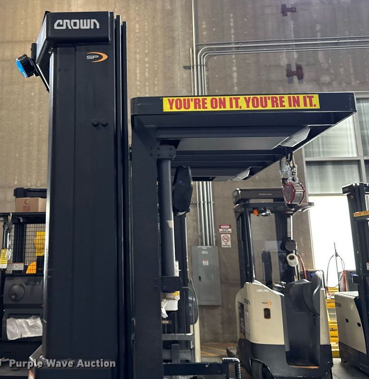 image for item DH9977 2017 Crown SP4020-30 order picker