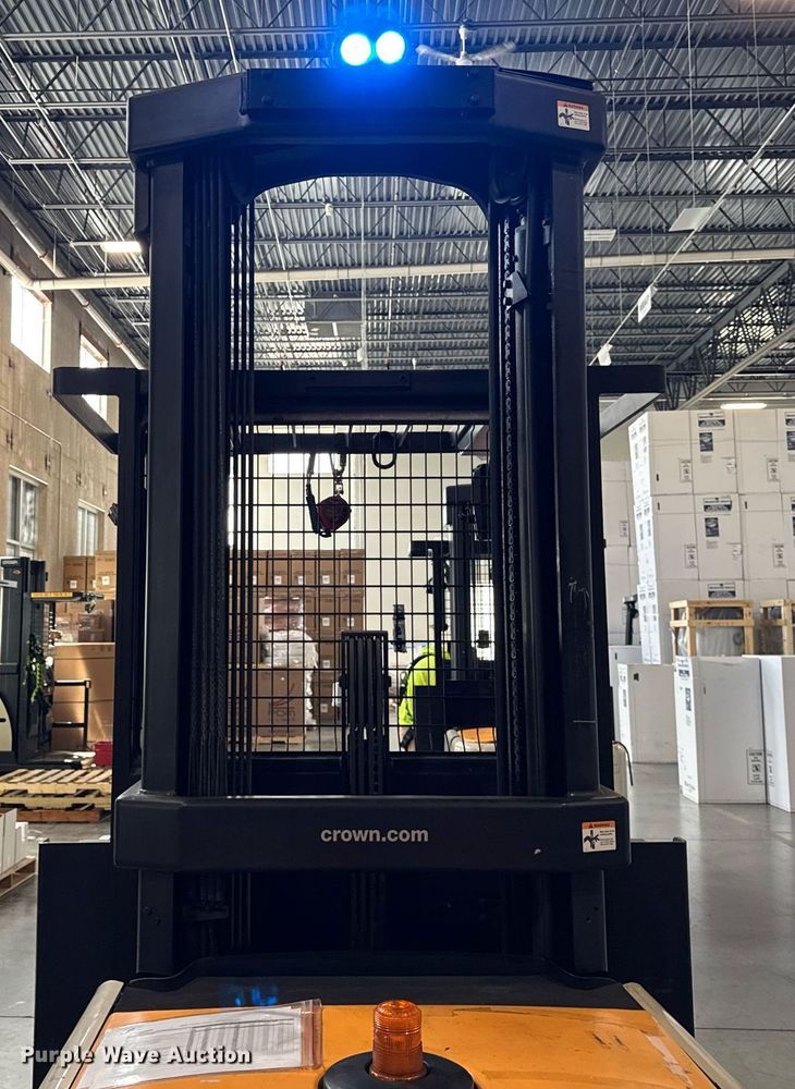 image for item DH9977 2017 Crown SP4020-30 order picker