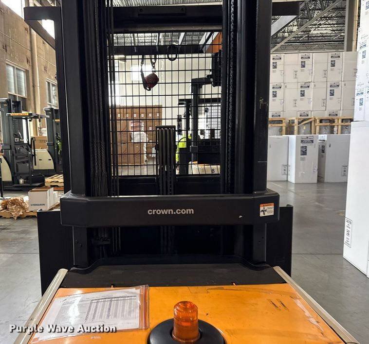 image for item DH9977 2017 Crown SP4020-30 order picker