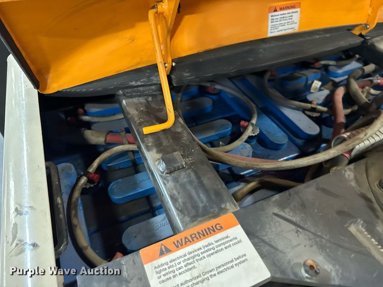 image for item DH9977 2017 Crown SP4020-30 order picker