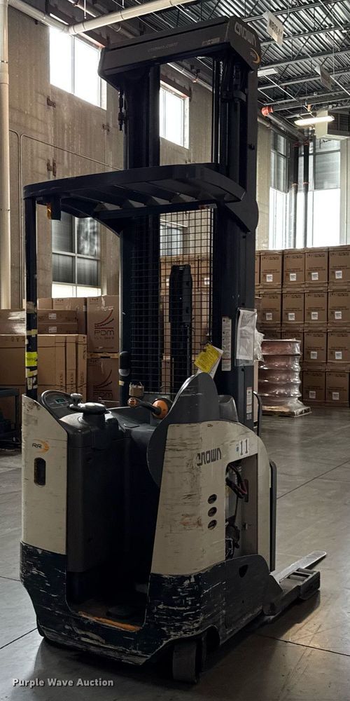 image for item DH9978 Crown RR5725-35 reach truck
