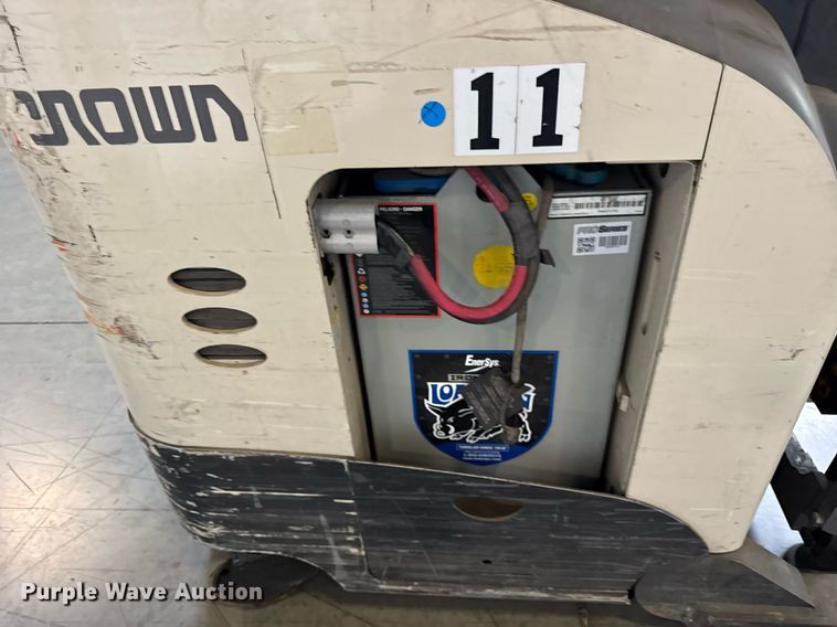 image for item DH9978 Crown RR5725-35 reach truck