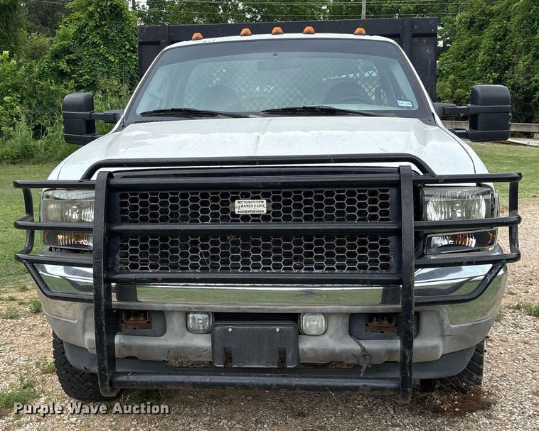 image for item DM1900 1999 Ford F550 Super Duty XL flatbed truck