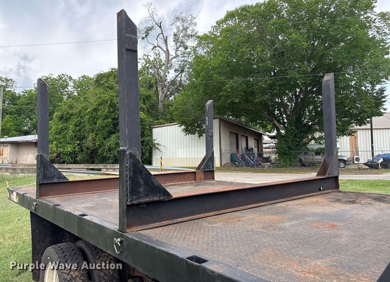 image for item DM1900 1999 Ford F550 Super Duty XL flatbed truck