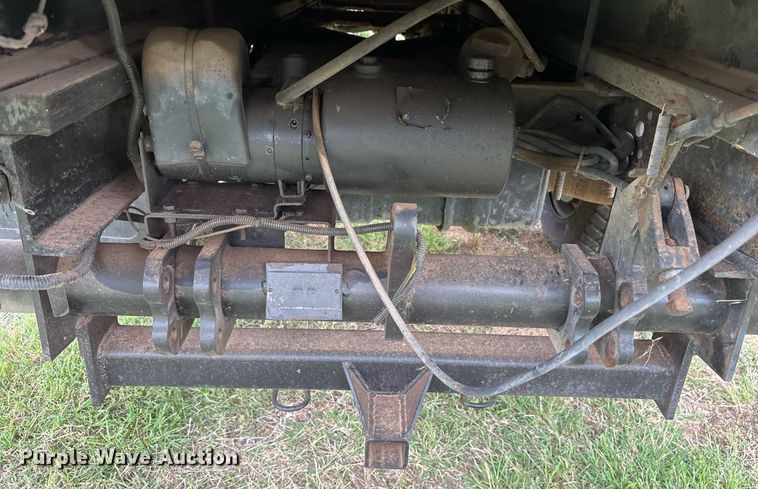 image for item DM1900 1999 Ford F550 Super Duty XL flatbed truck