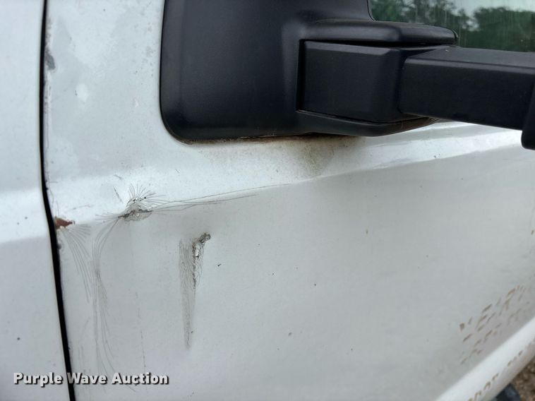 image for item DM1900 1999 Ford F550 Super Duty XL flatbed truck