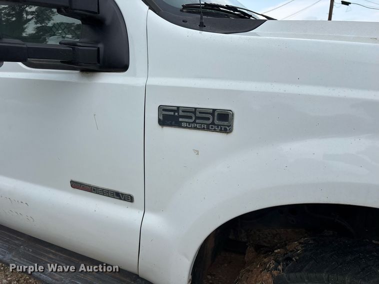 image for item DM1900 1999 Ford F550 Super Duty XL flatbed truck