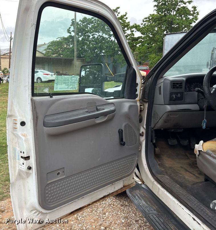 image for item DM1900 1999 Ford F550 Super Duty XL flatbed truck