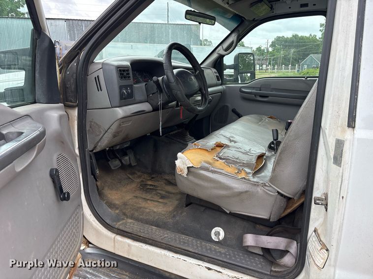 image for item DM1900 1999 Ford F550 Super Duty XL flatbed truck