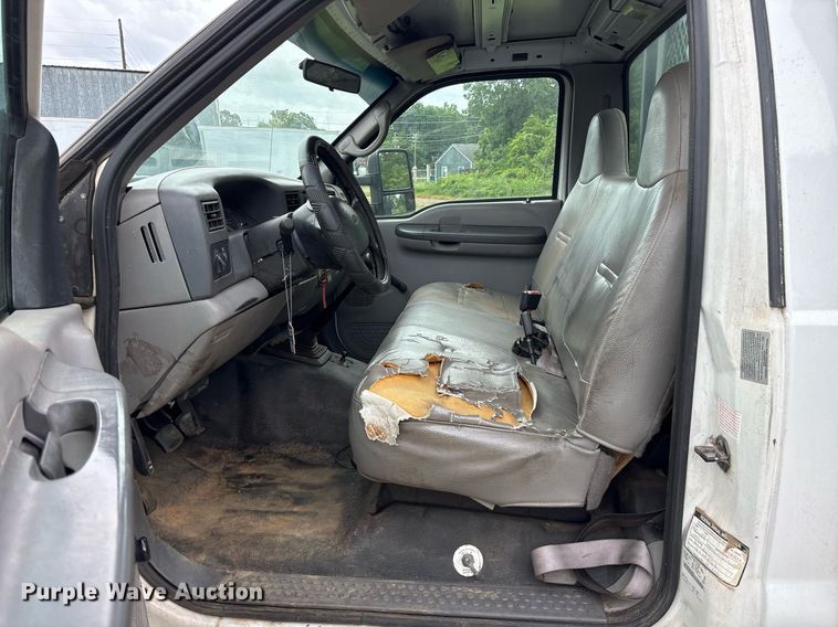 image for item DM1900 1999 Ford F550 Super Duty XL flatbed truck