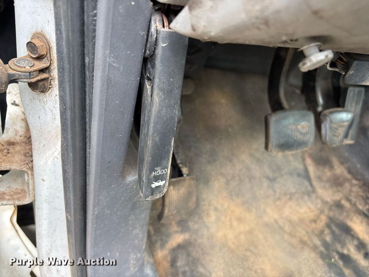 image for item DM1900 1999 Ford F550 Super Duty XL flatbed truck