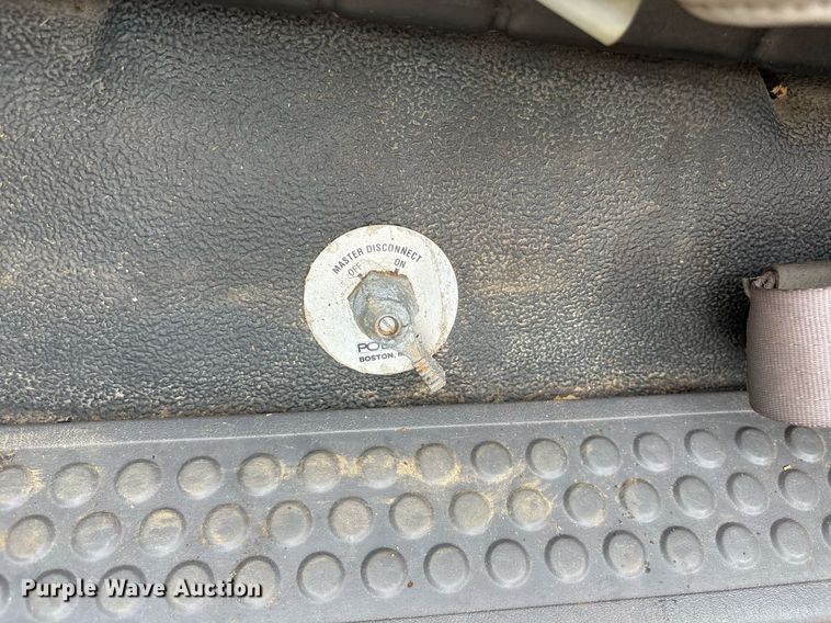 image for item DM1900 1999 Ford F550 Super Duty XL flatbed truck